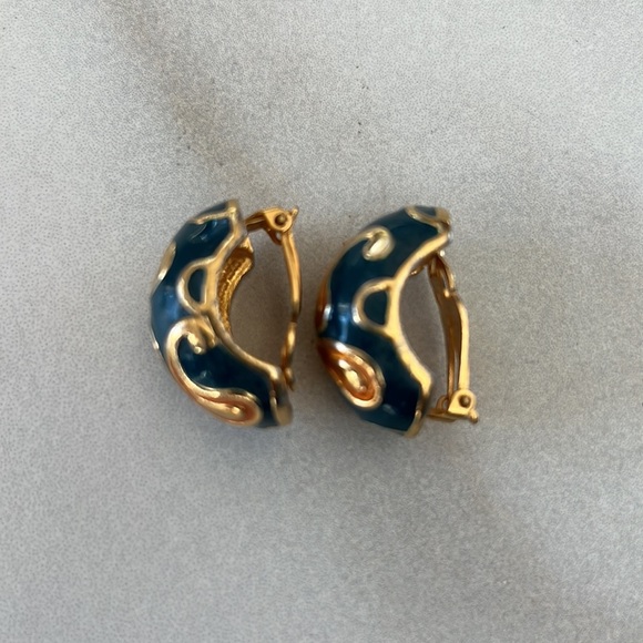 Vintage Rare Find Maresca Signed Teal and Gold Tone Clip-On Earrings - Picture 2 of 5